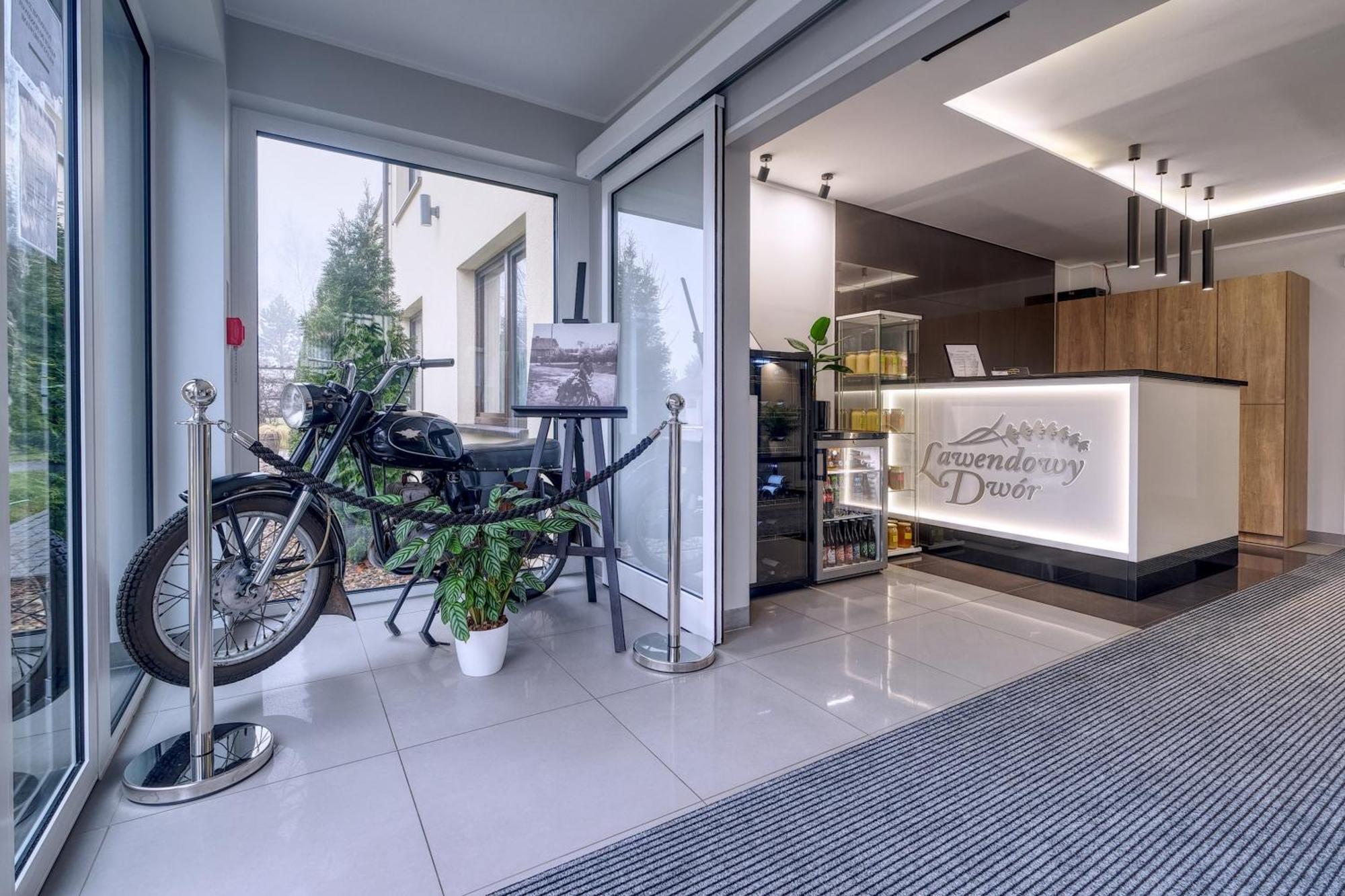 Lawendowy Dwor Bed & Breakfast Pszczółki Bagian luar foto